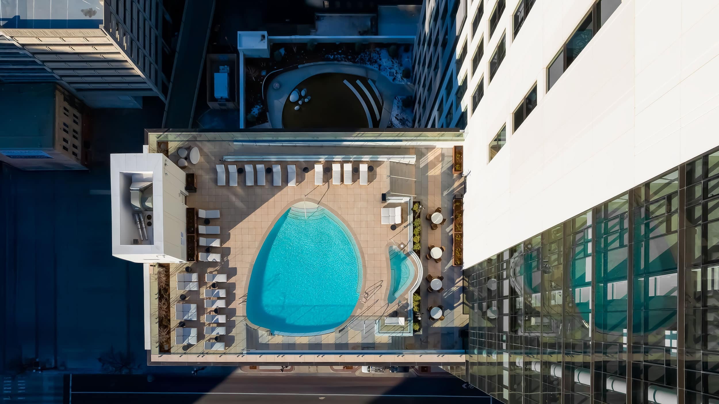 Ast_Drone_blg-pool_03-optimized